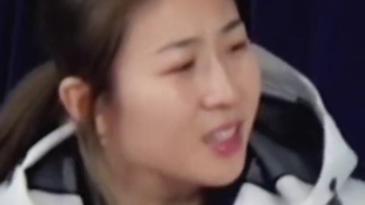 集体荣誉感超强的林孝埈在颁奖前向自己的队友道歉自责！队友一个劲儿的安慰，这一幕真的太暖了！