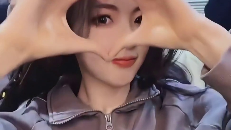 超越妹妹给大家拜早年啦！乖巧可爱的超越妹妹，真的爱了爱了~