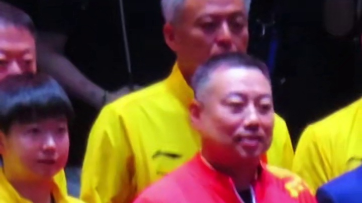 国乒新加坡大满贯站收获满满，大头望着莎莎有些遗憾，下个赛场加油