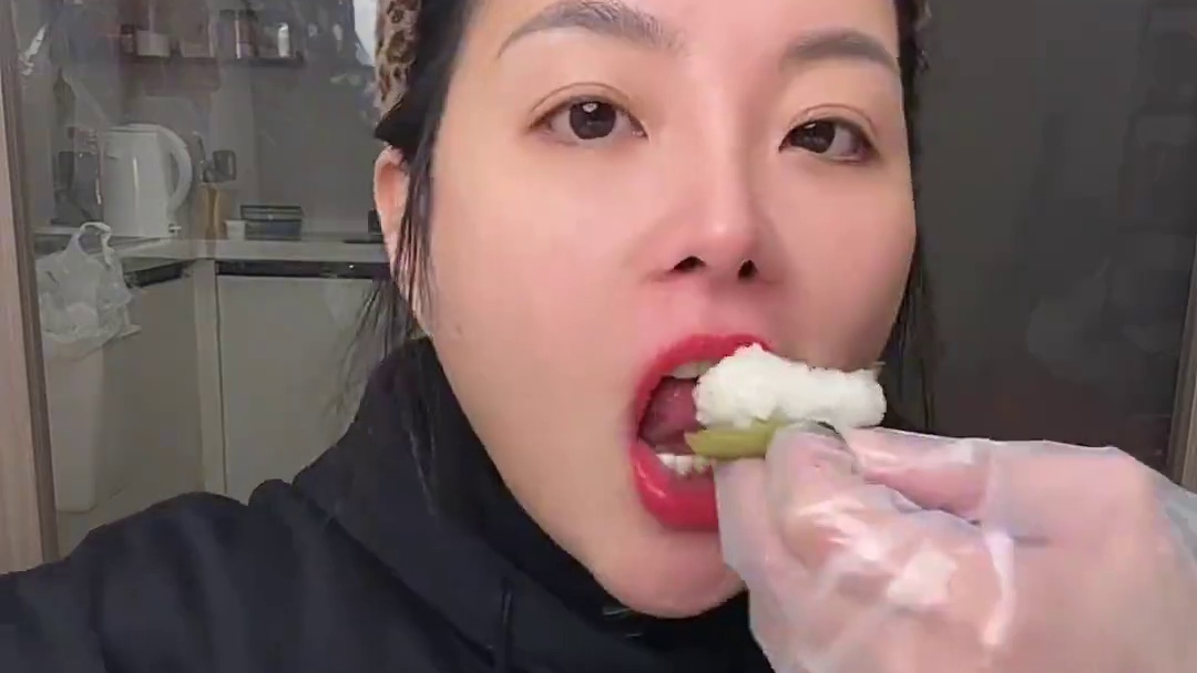 （主页）（威）（数字）青团鱼丸糯叽叽#一吃一个不吱声 #这一口简直香迷糊了 #好吃到停不下来 #晒美