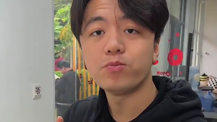 芝士味好浓！而且量超级大！真的绝了！！！#芝士玉米条 #零食推荐 #吃货 #追剧 