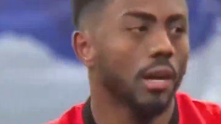 海港任意球配合搅乱申花防线完成破门