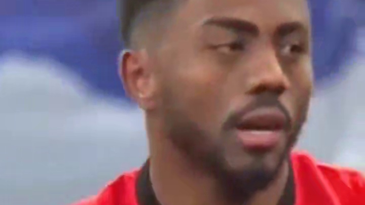 海港任意球配合搅乱申花防线完成破门