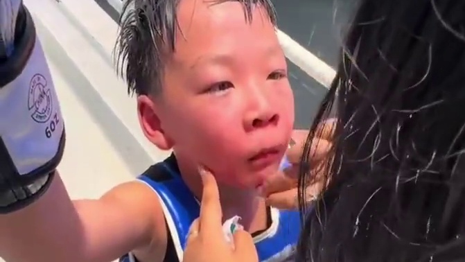 孩子的眼神里是无畏和英勇！ 孩子的眼神里是无畏和英勇！#自由搏击 #搏击 #综合格斗 