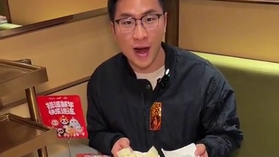 喜欢蛋仔的看这里，海底捞与蛋仔派对联名了，200出头吃满满一桌!! #新年复工的第一顿火锅#捞派新年