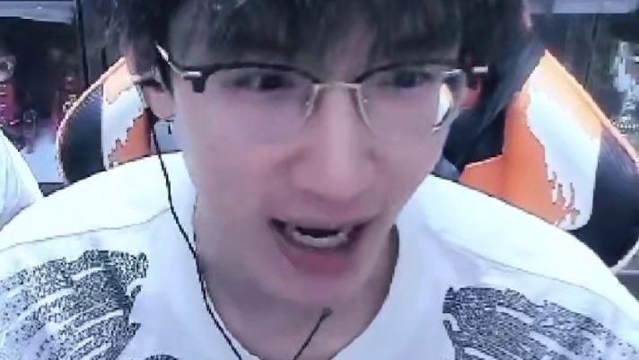 蔡哥帮切玉佩白扔一万多块？ 