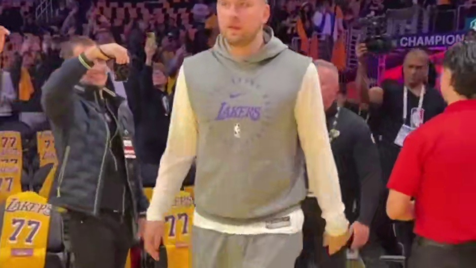 东契奇湖人首秀完美收官！湖人最后一块夺冠拼图已然就位！#东契奇湖人首秀 #詹姆斯