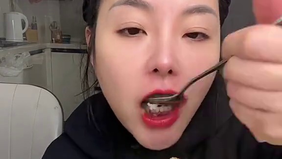 （主页）（威）（数字）➕糯米饭鱼丸糯叽叽#就爱这一口暖呼呼美食 #一吃一个不吱声 #这一口简直香迷糊