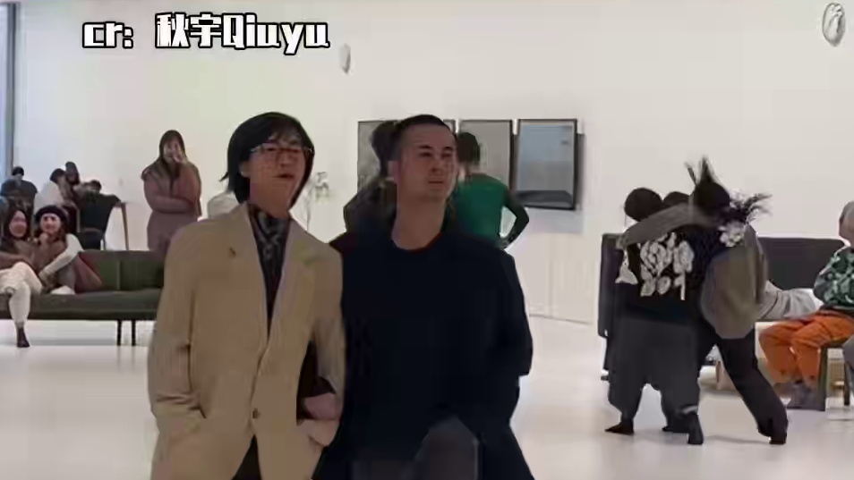 这走秀别太有活人味了#精神状态良好 #走秀 #娱乐评论大赏