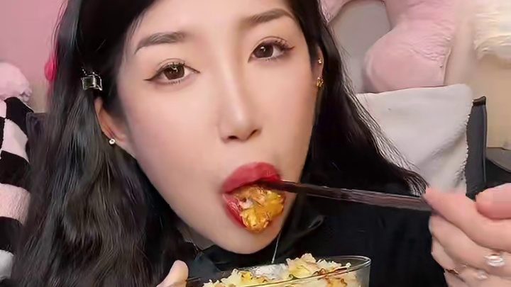 家常菜来咯 一起吃饭吧#哎呀妈呀太香了 #快吃吧大馋丫头 #今天吃什么 #好吃到停不下来