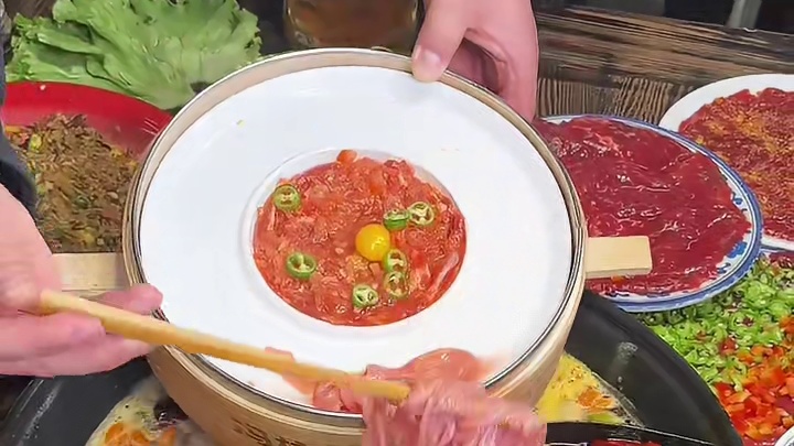 终于吃到冯校长老火锅了#四川之巅城市味道 #冯校长老火锅 #贡嘎雪山 #要排队多久才能吃到冯校长