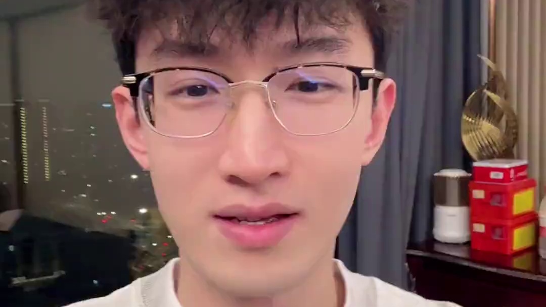 据说三百万直充才有！ #我浮夸真的要强 #逆水寒黄金服