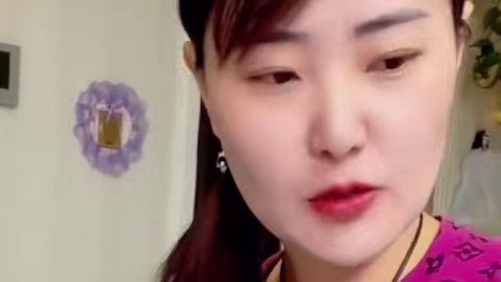 傻乎乎的小姨子就吃吃面，姐夫套路深梅菜扣肉肉夹馍就到最后自己吃