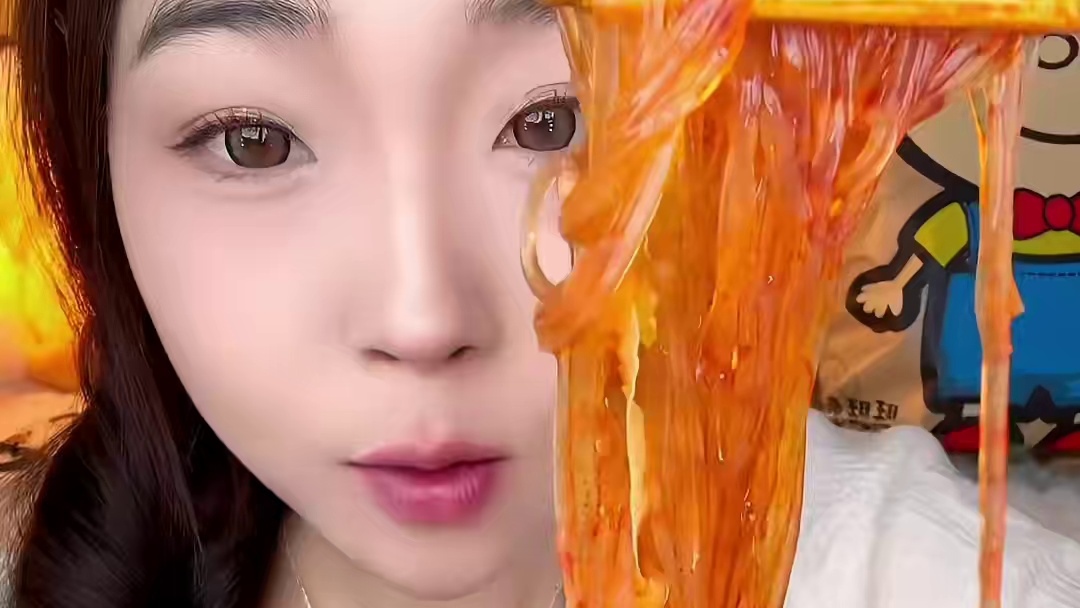 当酸辣粉遇上贡菜！倒出来的就是一桶的分量哦！好吃不贵！酸酸辣辣的还带点麻～#酸辣粉 #贡菜酸辣粉 #