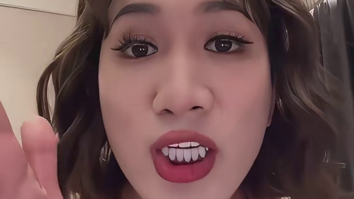 姐，他这是把你当班上了啊