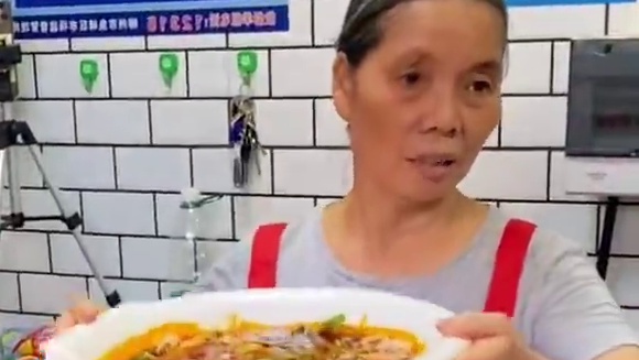 80斤的美女挑战3两，竟然还能拿走500奖励！！！#螺蛳粉