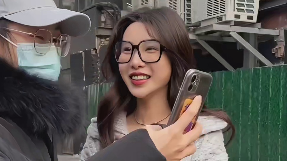 张沫凡也太宠粉了吧！这是什么神仙姐姐啊，求婚还不忘给自己的粉丝送礼物！感动！