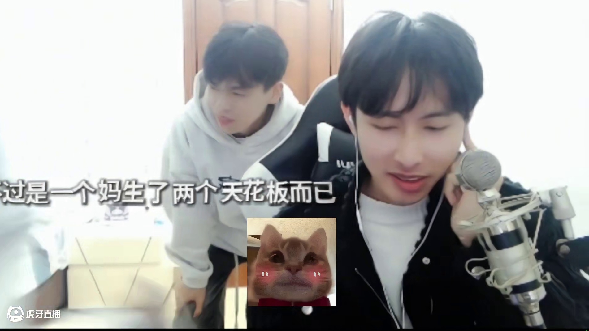 小锦儿妈咪：没什么啊 俩个天花板而已啦