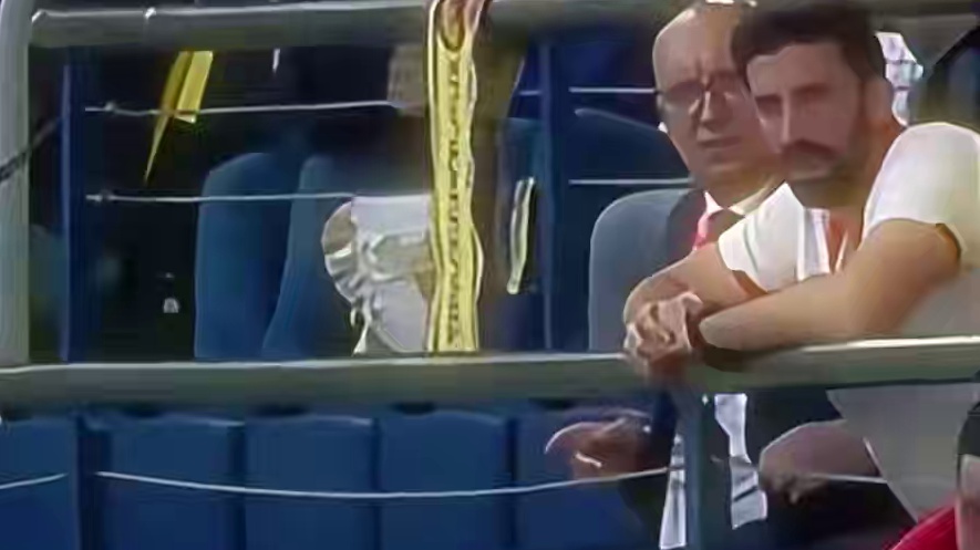 这哨声就停过，那倒是出牌啊！