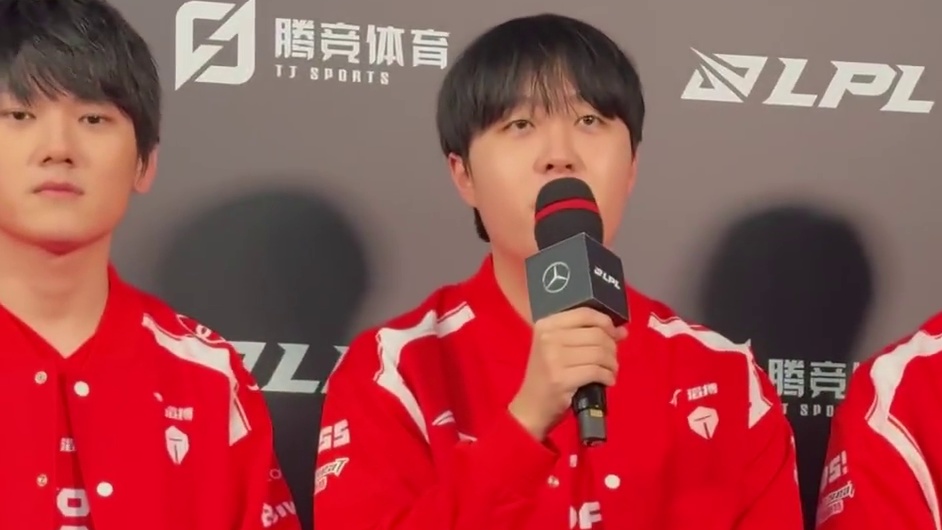Q：第一局选择奥拉夫打野是出于什么考虑？Kanavi：训练赛试过，用奥拉夫打赵信效果觉得好所以自信选