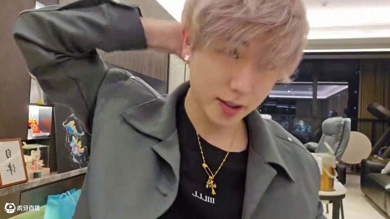 【童锦程】已经确定旅游国内外的几个地方，我想趁着年轻出去看看