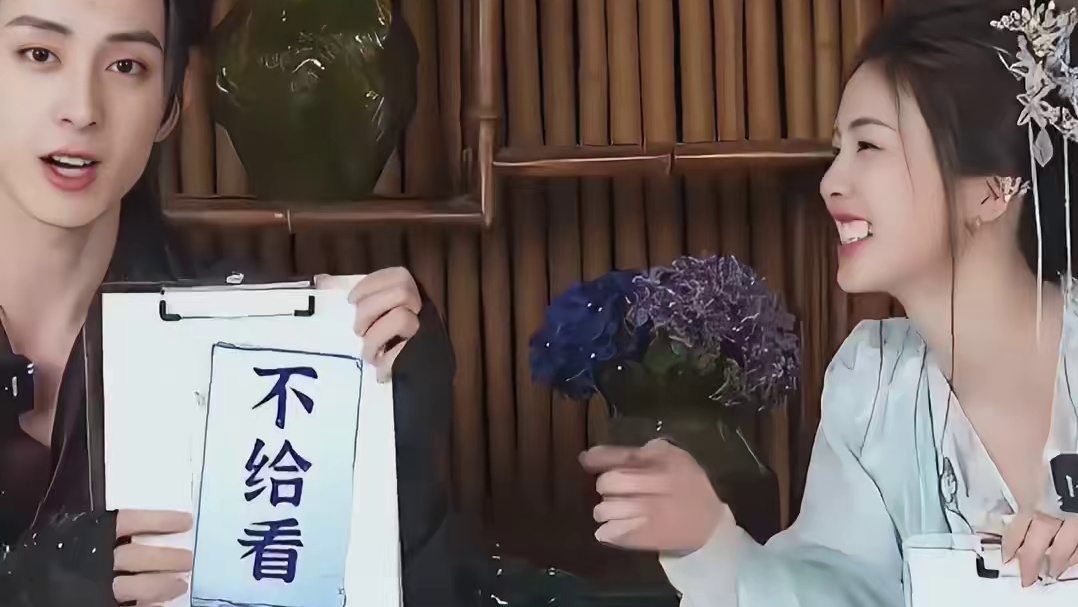 白鹿不语，只是一味的微笑