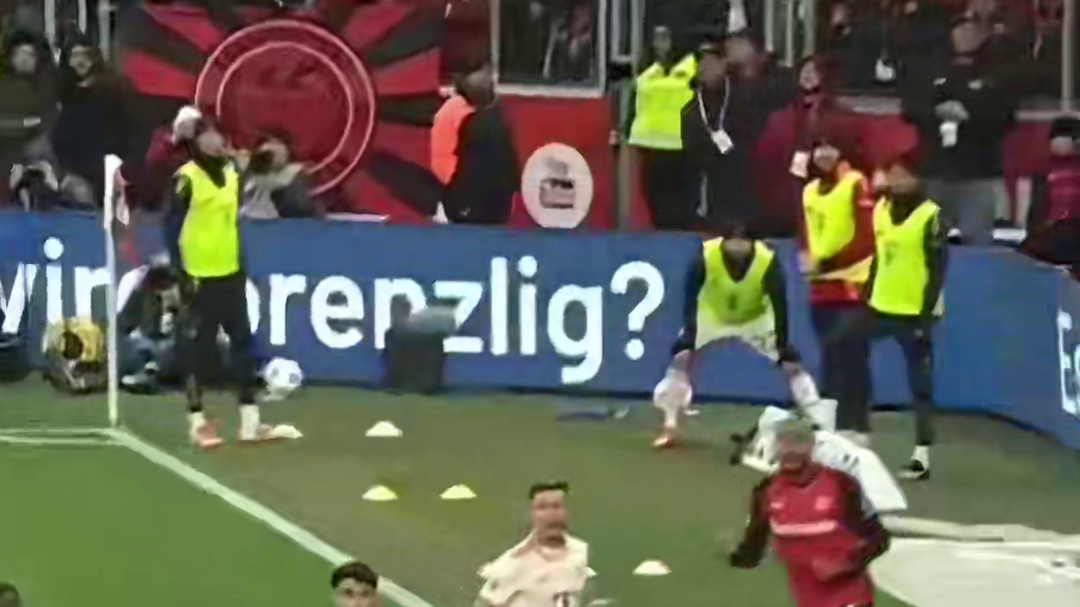 伊藤你这家伙，就这样随便散发出强者的气息了吗？！#足球