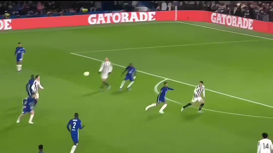 这些绿茵赛场上的优秀的体育精神，有一股拼劲