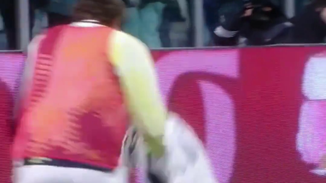 轻巧过掉四个人，还能送出关键传球！