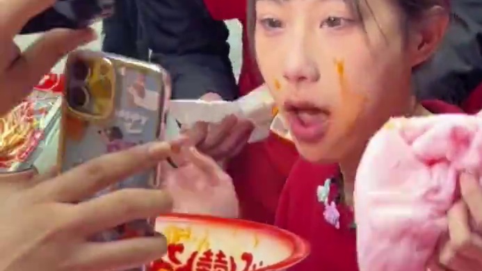 吴半饱VS超人，谁才是最后的王者？#螺蛳粉