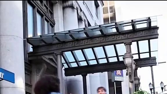 瞧老外，恶搞新动作笑到笑到喷饭哇