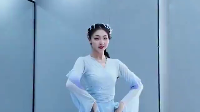 小山重叠金明灭⛰️#菩萨蛮舞蹈挑战 #菩萨蛮舞蹈 #舞蹈翻跳 #古典舞