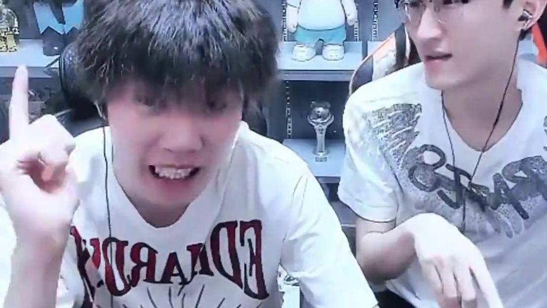 大橘子被忽悠惨了 #逆水寒黄金服 #我浮夸真的要强 #浮夸666