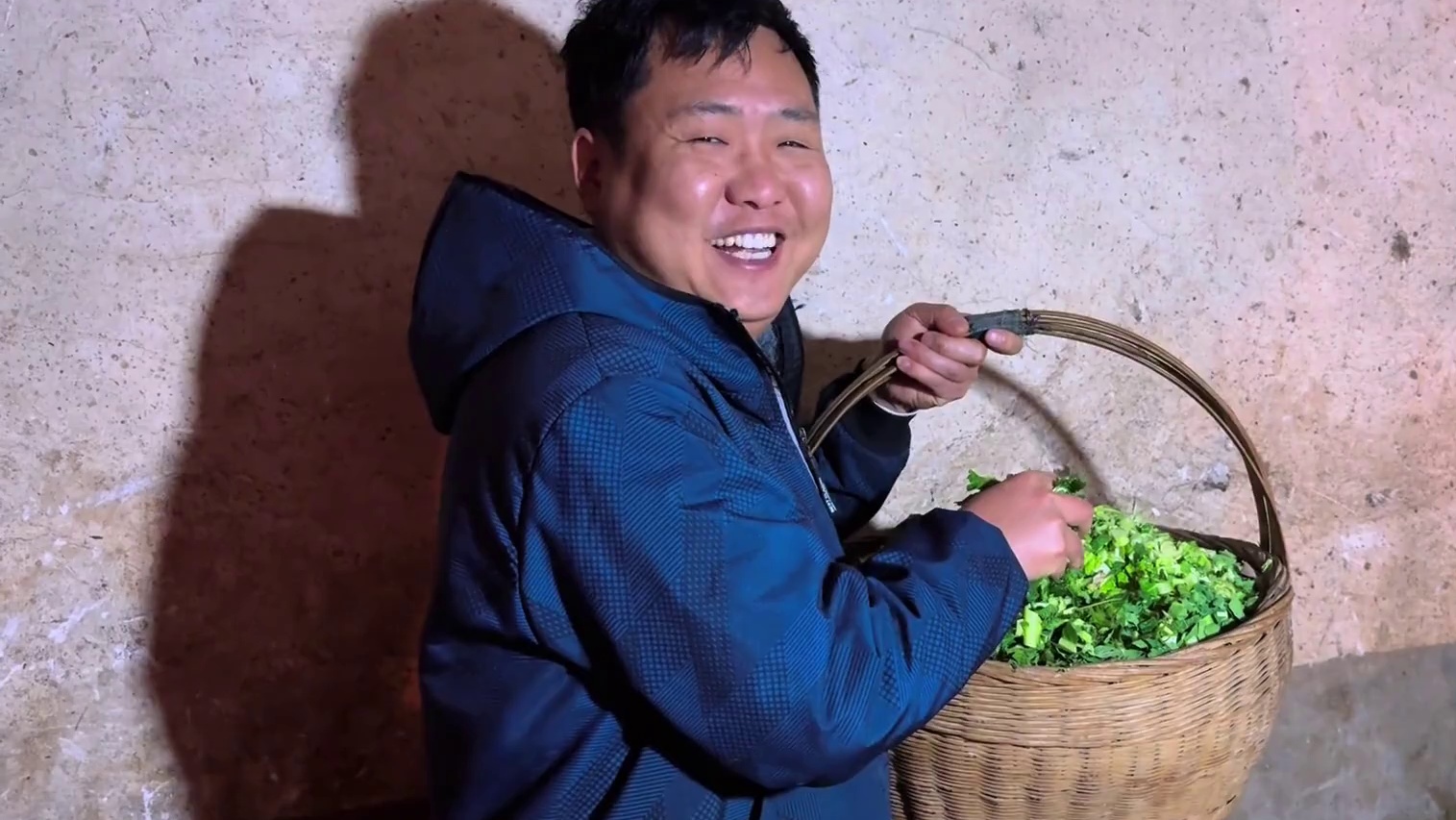 没有好好读书，只能在家喂猪！ #大山里的味道 #农村美食 #记录真实生活 #人间烟火