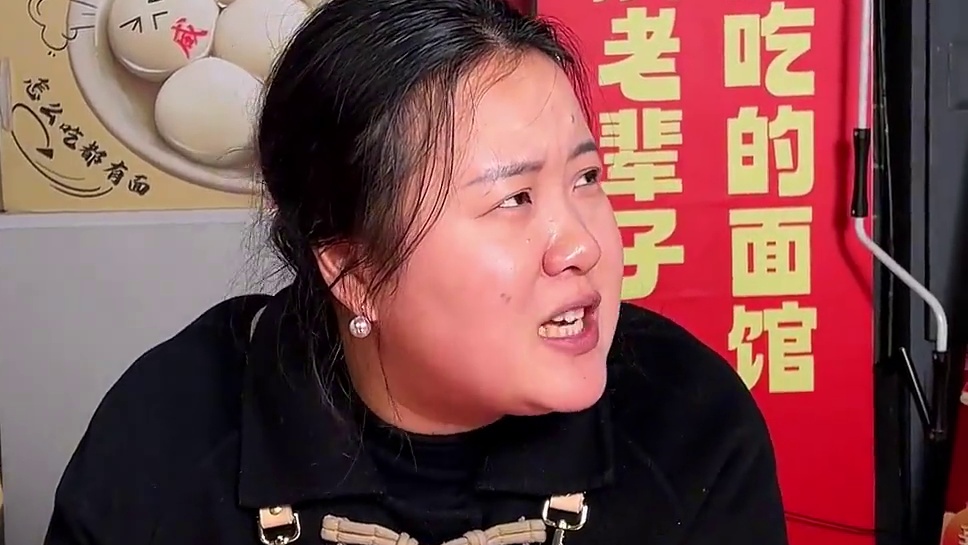 过年胖妹长了6斤，燕姐长了5斤，那就从明天开始少吃点吧！#万万没想到 #大馋丫头 #妈呀太香了