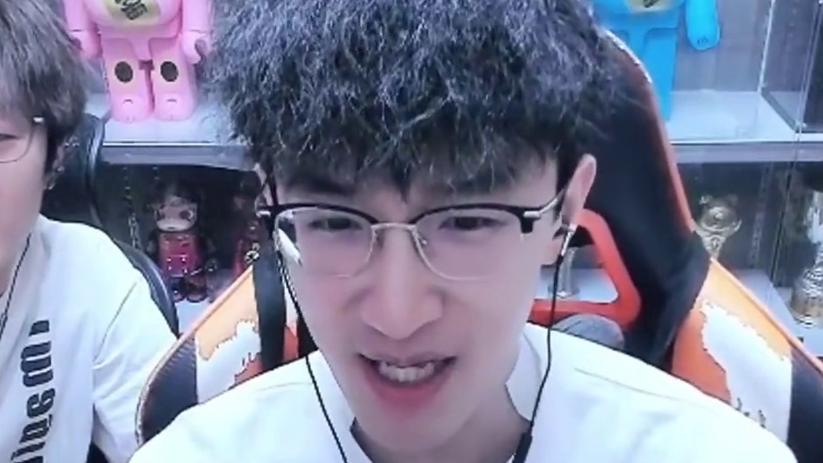 全靠我蔡哥拉仇恨 #逆水寒黄金服 #我浮夸真的要强 #浮夸666