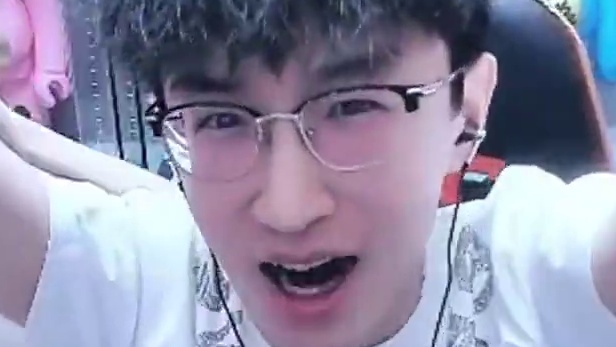 蔡哥拿下皇城战！ #逆水寒黄金服 #我浮夸真的要强 #浮夸666