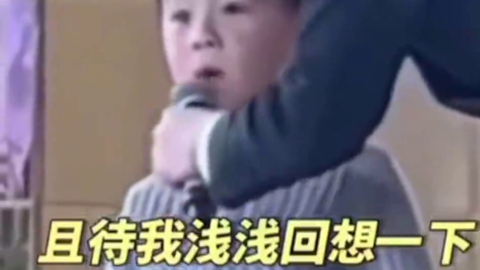 “小孩哥”在婚礼现场“童言童语”，网友评论：主打一个“已读乱回”。