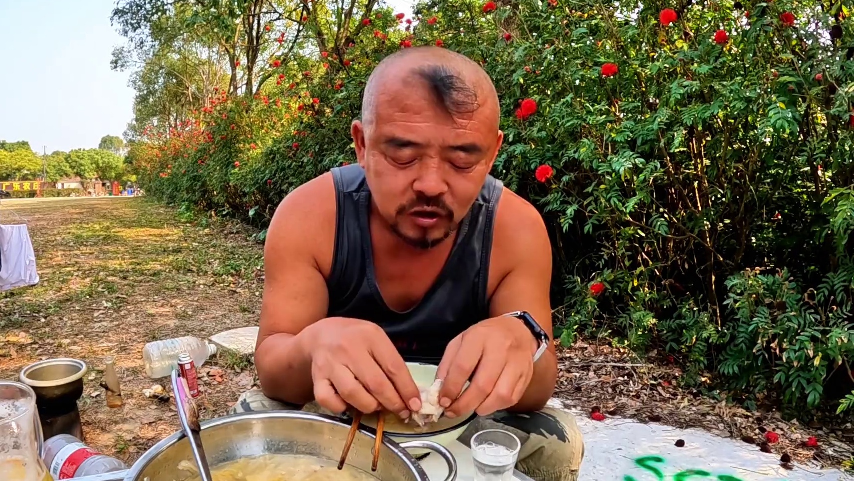 穷和尚快完犊子了，肉也吃不起，一块骨头啃了一集真厉害#穷游 #露营