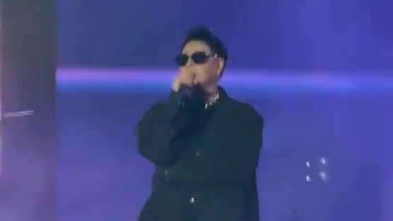 现场Live可以秒杀一切CD，王力宏版《不得不
爱》太好听啦！
#行走的cd #王力宏 #潘玮柏 #