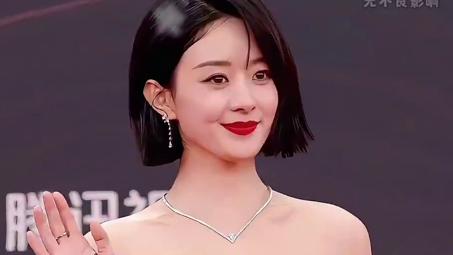 年近40的#赵丽颖 真的美疯了，真是应证了那句优雅并非天生，时间自会证明！#韦雪 #眼部精华油 #眼