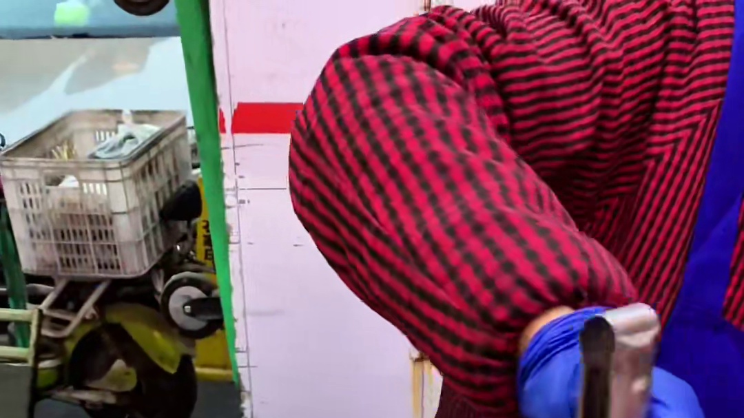 街头偶遇淀粉肠5块2根～但凡有一点肉都不爱吃#淀粉肠 #路边摊美味 #内容启发搜索 #街头美食 #省