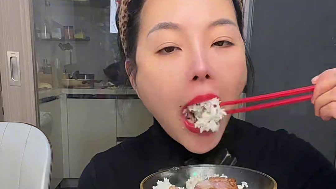 #从来没吃过这么好吃的东西 #一吃一个不吱声 #这一口简直香迷糊了 #不敢想象这一口多好吃 #分享美