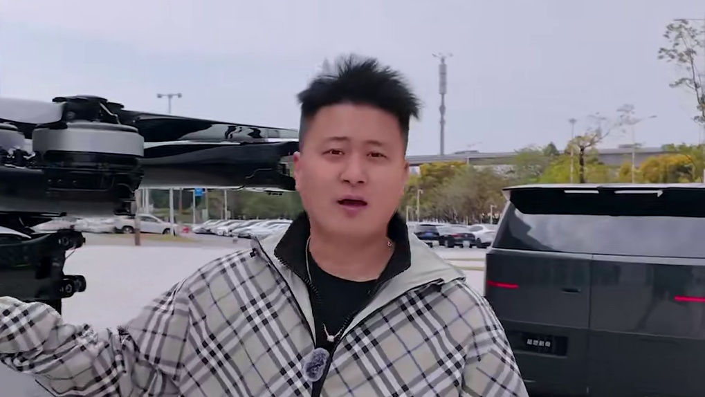 后备箱能装飞机，甚至还能开上天？这样的“陆地航母”你见过吗？#汽车人共创计划#飞行汽车#低空经济