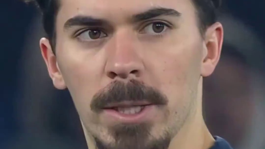 守门员：我就问你扑没扑住吧