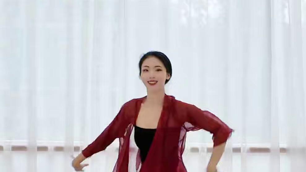 音乐一响，年味就来了！
#舞蹈翻跳 #这舞一跳年味就出来了 #新年舞蹈