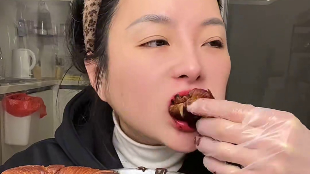 #这一口简直香迷糊了 #从来没吃过这么好吃的东西 #一吃一个不吱声 #大口吃海鲜真太香了 #唯有美食