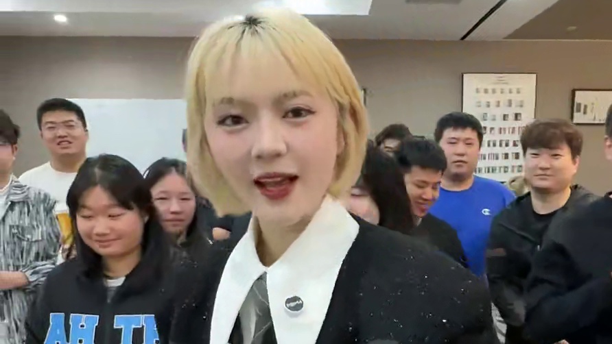 #哪吒背后是中国动漫的托举 为中国电影事业助一份力 #哪吒2票房突破100亿 #哪吒2票房连破纪录