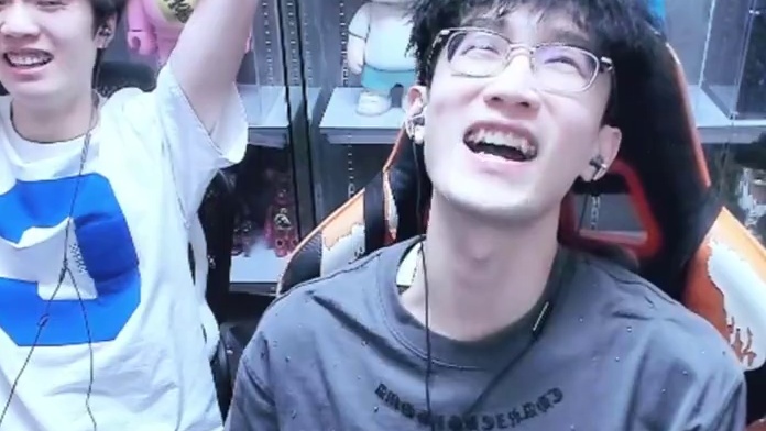 什么？大橘子拉直播间了？ 