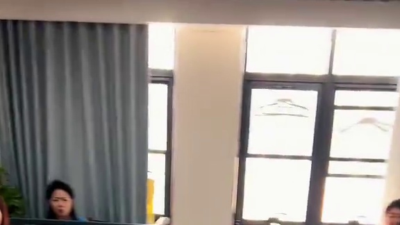 今天吃点啥？会做饭的男人真帅#办公室游戏 #办公室美食 #搞笑视频